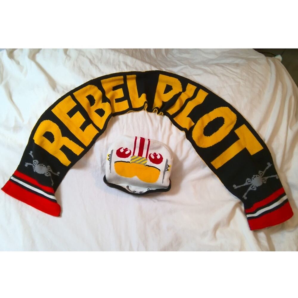 Star Wars Kids X-Wing Helmet/Rebel Pilot Beanie/Scarf Set Red/Yellow/Black/White